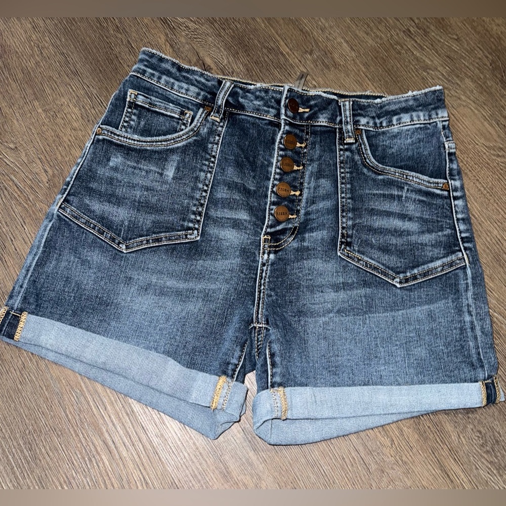 Risen shorts size large